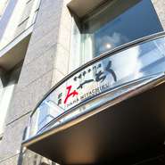 珠玉の食材と料理人の華麗な技が織りなす、五感を満たすエンターテイメント。海外からのゲストだけでなく、日本人としての感性も満たしてくれます。魅力的な日本の食と文化。その素晴らしさを再認識できる場所です。