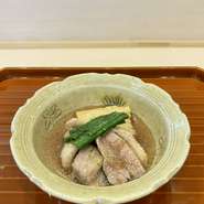 鴨の旨味たっぷりの治部煮はこれからの季節にびったりのお料理です。