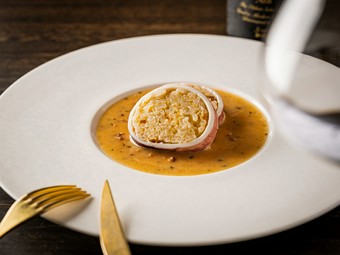 スペシャリテのイカ飯を含むおまかせコース
ランチでのご利用も可
別途10%のサービス料を頂戴致します