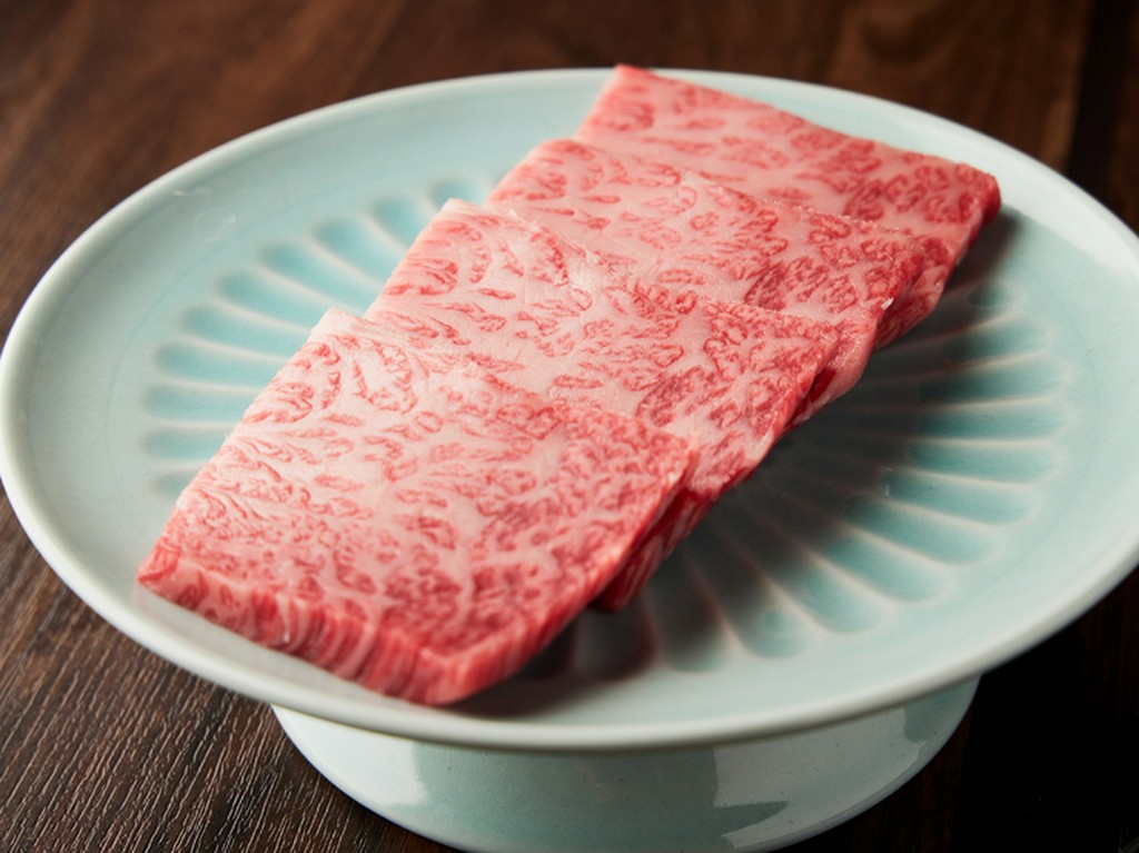 さらりとした肉汁が口の中で溶けていく『A5黒毛和牛上カルビ』