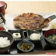 ふわふわな食感の赤魚をまるごと開きにした定食です。
Ａ定食はご飯、お味噌汁、オニオンサラダ、漬物、お好きな小鉢を１つ選んで頂きます。ご飯とお味噌汁はおかわり自由です。