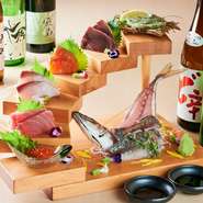 コースメニューが充実し、コースならではの一品料理もあります。飲み放題が、2時間、2.5時間、3時間から選べるのもポイント！宴会の席をより一層楽しいものにしてくれます。