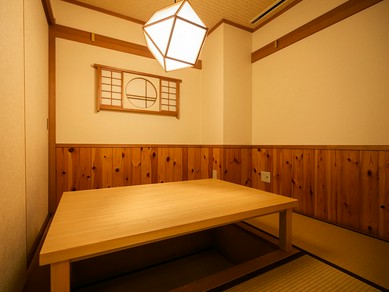 2名様から利用OKの個室があり、デート、接待や会食に重宝