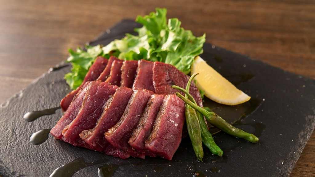 柔らかく香り豊かな『美山産　鹿の薪ロースト』