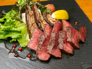 厳選食材が薪焼きでさらに味わい深く