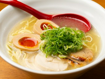 地鶏の鶏ガラ100％使用『鶏塩らぁめん』