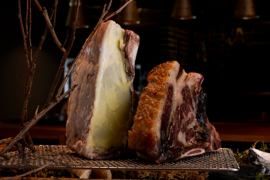 生産者直送のみならず、独自に手当てをしてもらった食材