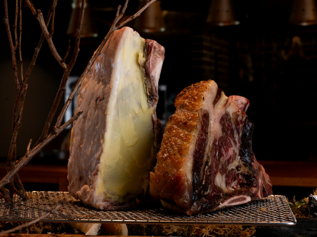 生産者直送のみならず、独自に手当てをしてもらった食材