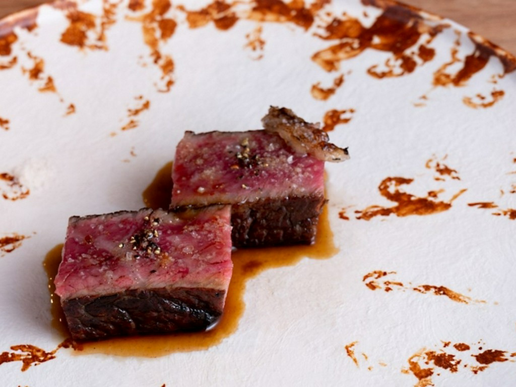 『Butter-Aged Hanaga Beef』※肉の種類は入荷次第で異なります