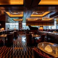 ゴールドがキーカラー。洗練された空間で心ゆくまでくつろぐ