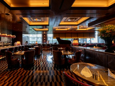 ゴールドがキーカラー。洗練された空間で心ゆくまでくつろぐ