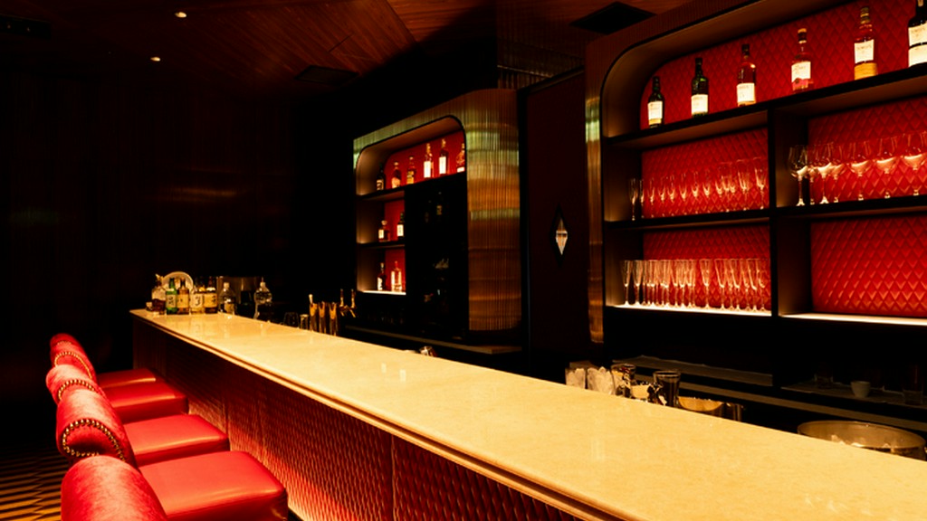 国内外の銘酒が勢ぞろい。プロが選んだ一杯をゆったり楽しむ