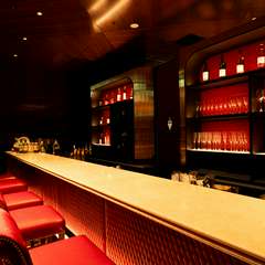 国内外の銘酒が勢ぞろい。プロが選んだ一杯をゆったり楽しむ