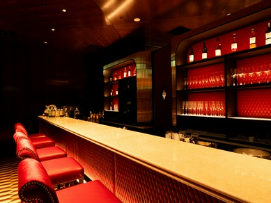 国内外の銘酒が勢ぞろい。プロが選んだ一杯をゆったり楽しむ