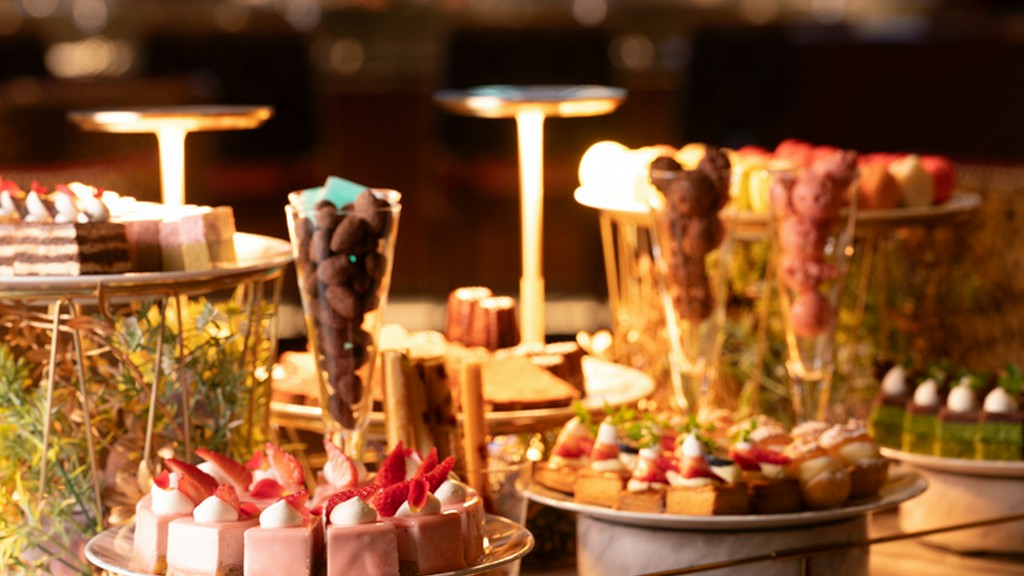 宝石のような美しさ。鉄板焼きと一緒に堪能したい『パティシエ特製のデザート』