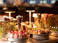 宝石のような美しさ。鉄板焼きと一緒に堪能したい『パティシエ特製のデザート』