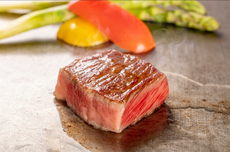 bữa trưa: Bít tết thăn ngoại Kyushu