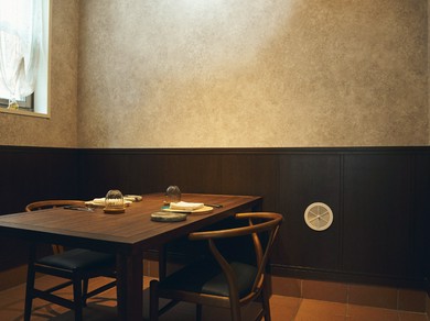 大切な日の食事に最適な、落ち着いた雰囲気の個室を完備