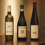 日本酒の品揃えでは定評のある「それがし」ですが、ここではウイスキーや焼酎など日本酒以外の酒類もバラエティ豊かにラインナップ。注力しているのはワインで、ナチュールワインやイタリアのプロセッコもあります。