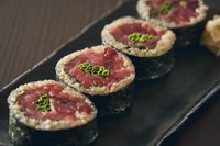 本マグロをふんだんに巻き込んだボリューム満点の太巻き。酒のつまみにもおつな味『本マグロの鉄火太巻き』