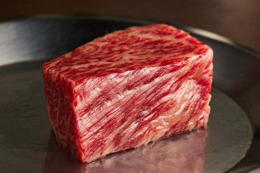 恵まれた環境の中、愛情込めて育てた山形牛は繊細な肉質が特徴