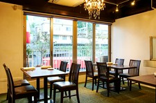 フルコースでは量が多い、食べきれないという方の声を反映したショートコースです。メイン料理があ魚料理