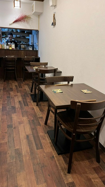 テーブル席2人がけ×2席