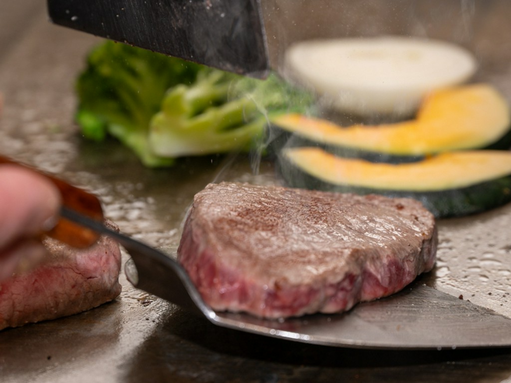 「メインは素材とお客様」鉄板料理でおいしいひと時を演出