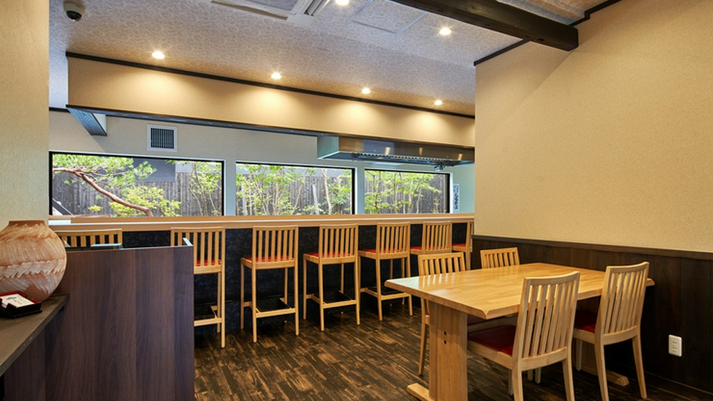 京都五花街の一つである、上七軒の路地に佇む隠れ家