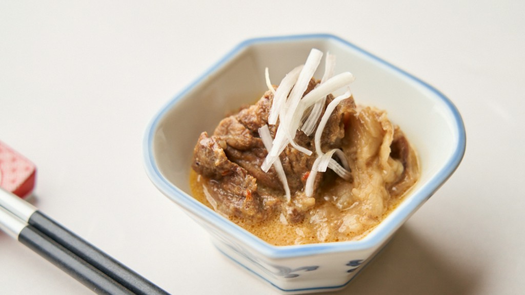 京都の白味噌を使った和牛筋煮込み。病みつきになること間違いなしの一品『牛筋煮込み』