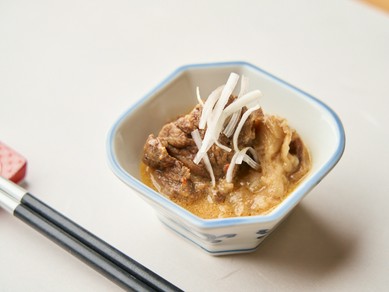 京都の白味噌を使った和牛筋煮込み。病みつきになること間違いなしの一品『牛筋煮込み』