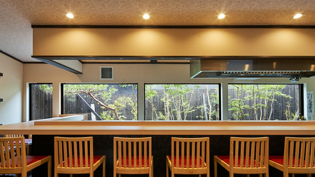 京都で生まれ育った店主が、京都の魅力をたっぷりお届けする店