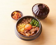石焼風に仕上げたおススメのランチです！龍の玉子（ブランド玉子）黒毛和牛とナムルのコラボが相性抜群！
　ガスで焼いてからの提供ですので底のおこげは絶品で