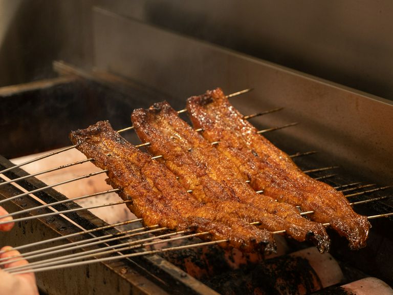 ほどけるように柔らかく、旨みを蓄えた、愛知県三河一色産の鰻