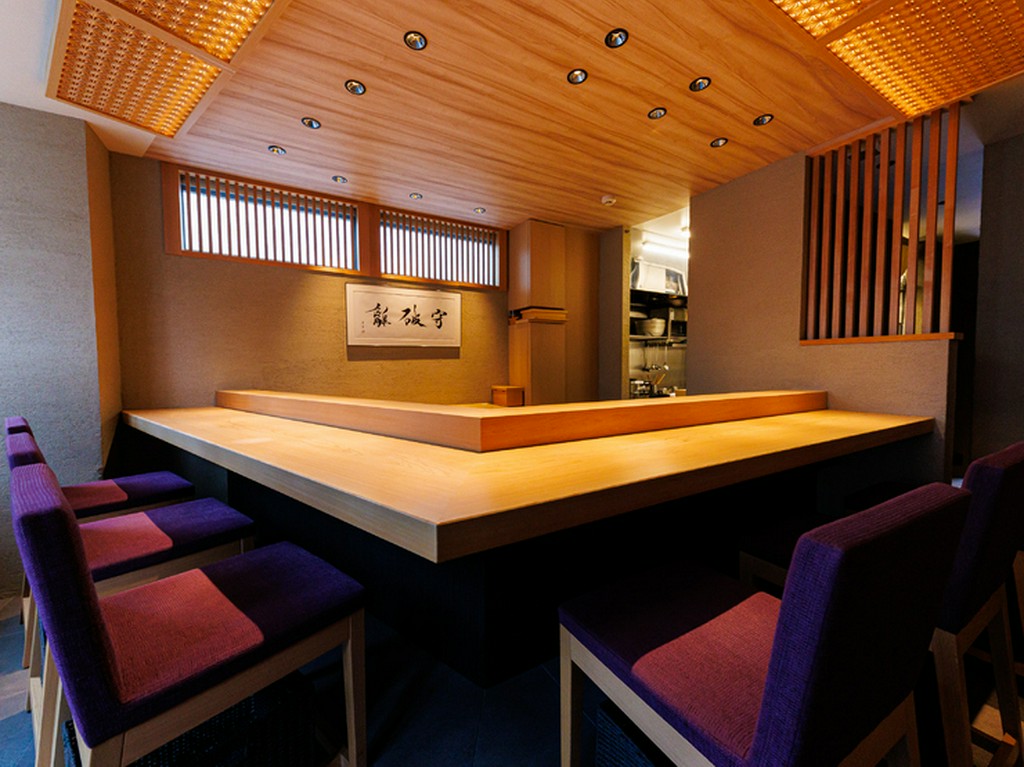 レイアウトに余裕があり、接待にふさわしいエレガントな場所