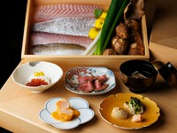 四季折々の厳選食材を、京都の伝統技術と独創的なアプローチで仕立てたおまかせコース