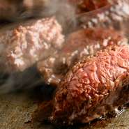 北海道産の食材にこだわった料理が並ぶ【風月　モユク店】。定番のお好み焼・もんじゃ焼・焼そばはもちろん、北海道産の海鮮・牛肉・旬野菜の鉄板焼も楽しめます。料理に合うドリンクも豊富に用意されています。