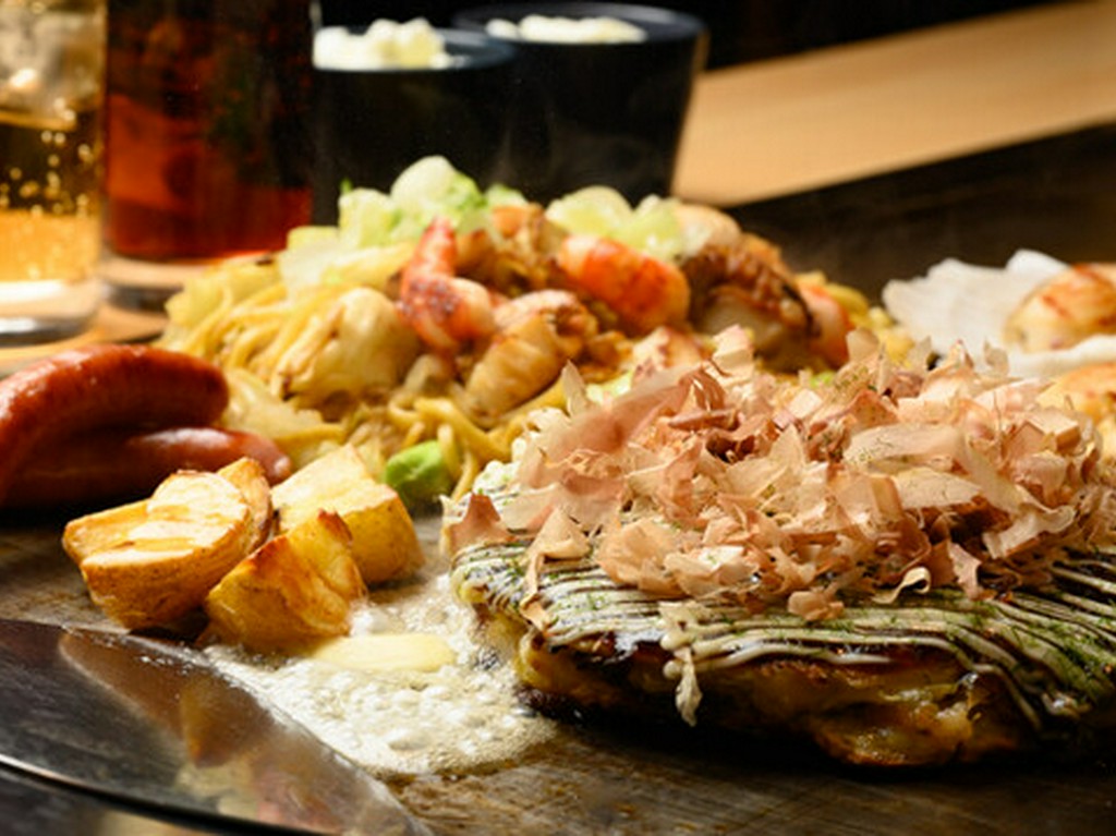 店内はモダンな大人の雰囲気。デートに最適の『2名用コース』