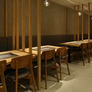 インバウンドに人気の狸小路にある「モユクサッポロ」。【風月　モユク店】は、海外からの家族連れも多いお好み焼・鉄板焼専門店です。年齢性別問わず、気軽に立ち寄れる雰囲気が魅力です。