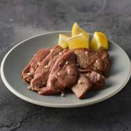 モユク店限定

・1人前　1180円
・2人前　2080円