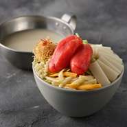 生明太子を使用し、明太子＋チーズ＋もちという王道の組み合わせです。迷ったらまずはこれをオーダーしてみてはいかが？