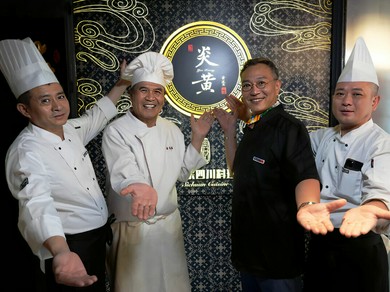 宋代の著名詩人書道家黄庭堅の第32代直系である黄実プロデュース