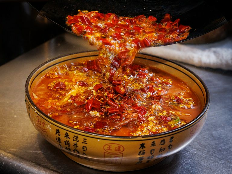 味の決め手は、中国より仕入れた香辛料