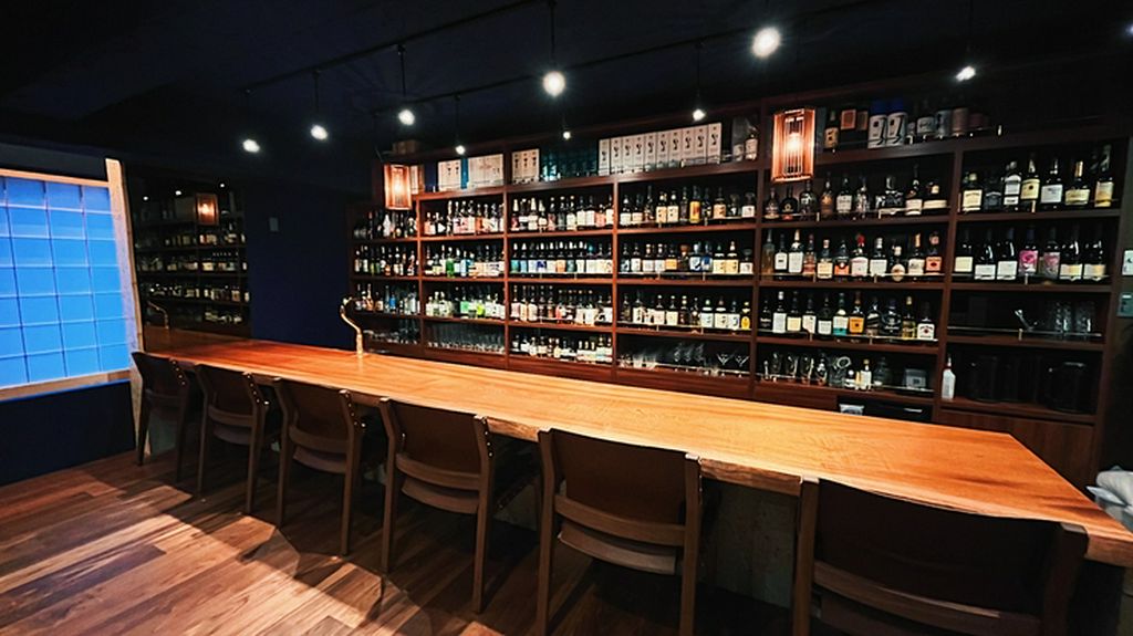 二人の距離を縮める上品でゆったりとしたカウンター席