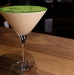 ラム、カカオリキュール、エスプレッソ、シュガーシロップ、
クリームチーズ、黒蜜、抹茶
クリームチーズを使ったデザート感覚のカクテル！
食後にオススメです。