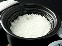 おすすめ
八代目儀兵衛のお米を使用した釜炊きご飯。
※30分程お時間がかかりますので早めにご注文ください。