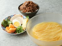 人気の冷麺にランチメニュー限定の「肉飯」のお得なセットです。
冷麺と肉飯の満腹セットを是非！！