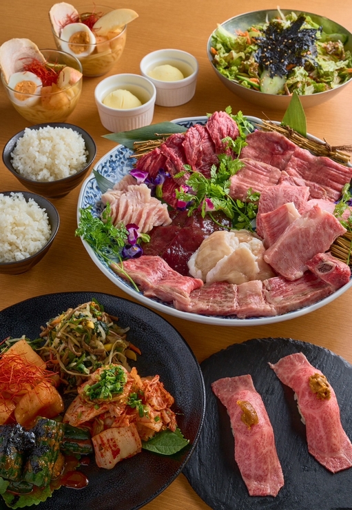 Satisfying course with 2 hours of all-you-can-drink including draft beer! A luxurious course with beef tongue marinated in kelp and domestic A5 bone-in short ribs