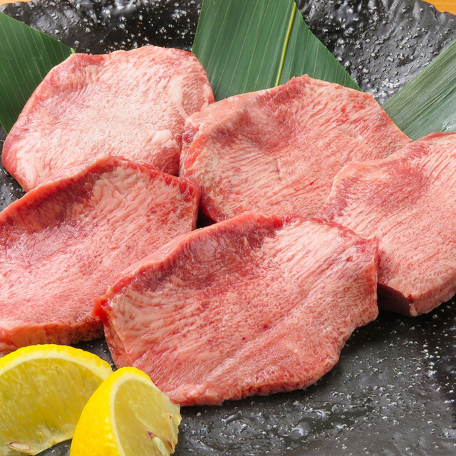 Marbled Beef Tongue Course (12 dishes total): Enjoy a feast of beef tongue at this price! Savor marbled, thick-cut, and miso-grilled tongue for ¥7,000.