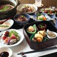 旬の食材をふんだんに使った料理長オススメコースは8,800円～。内容は本日の八寸、造り、蒸物、揚げ物などボリュームもあり、各種ご宴会や飲み会などにオススメです。